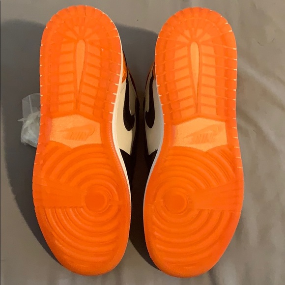 Air Jordan 1 Satin - Picture 2 of 7